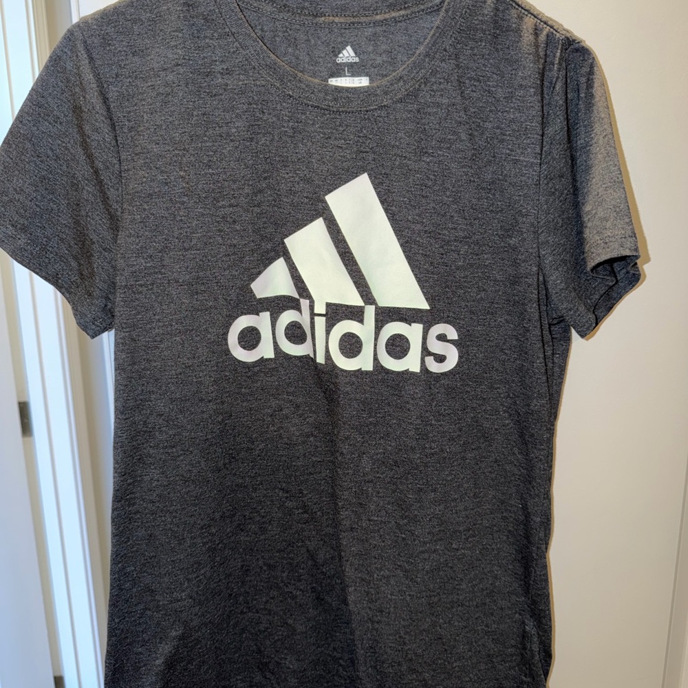 Adidas Gray T-Shirt size Large